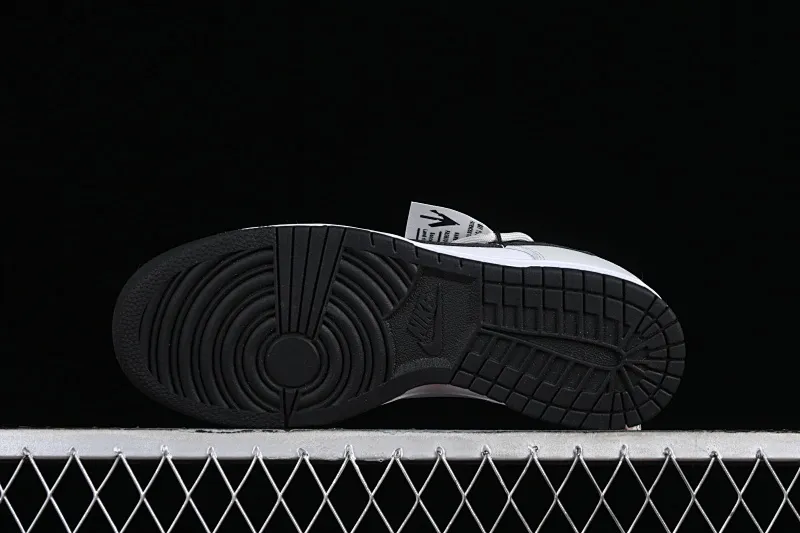 All categories Nk SB Dunk series Nk SB Dunk Low Low-top sneakers Nk Dunk Low Letter Panda Black and gray high street deconstruction SB strap low-top casual sneakers CW1590-100